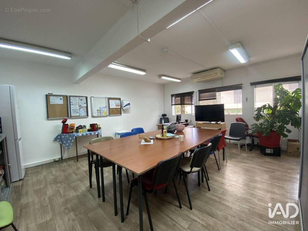 Photo 1 - Commerce à LA POSSESSION