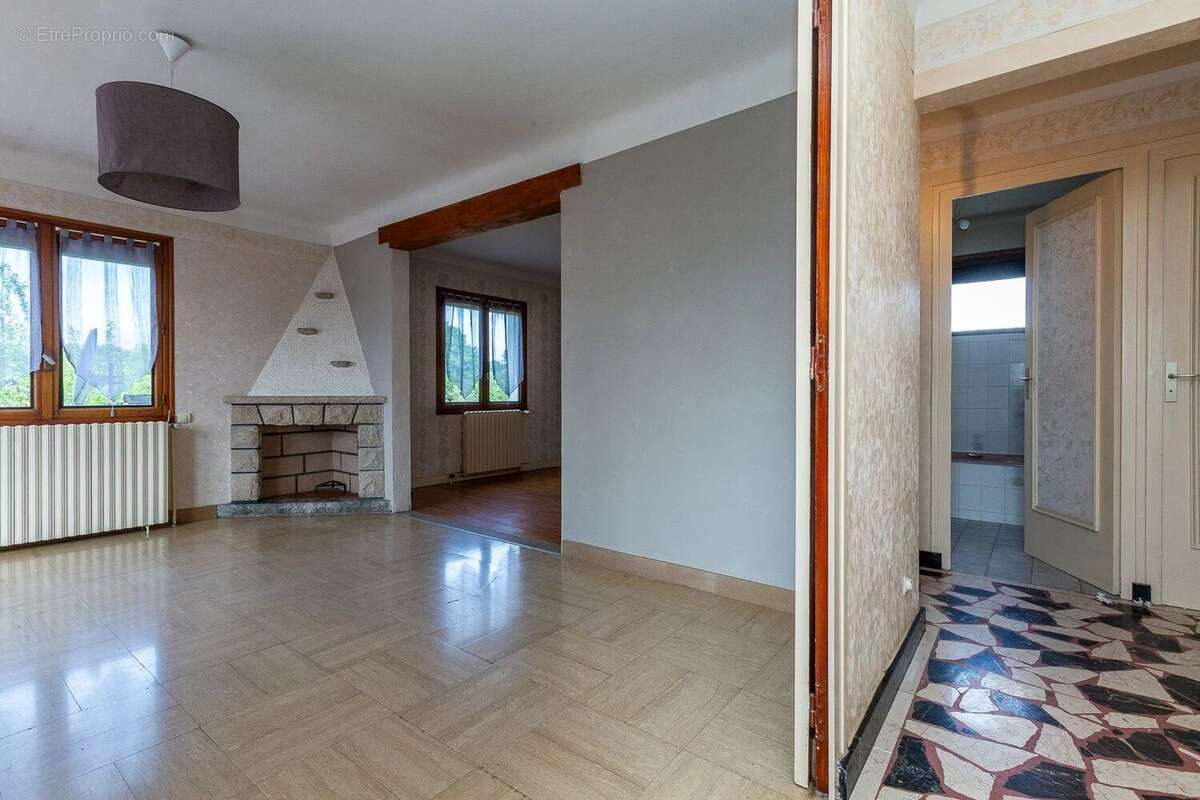 Maison à PORCIEU-AMBLAGNIEU