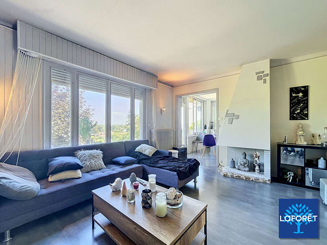 BLOIS - Maison avec vue dégagée et beau potentiel - photo 2