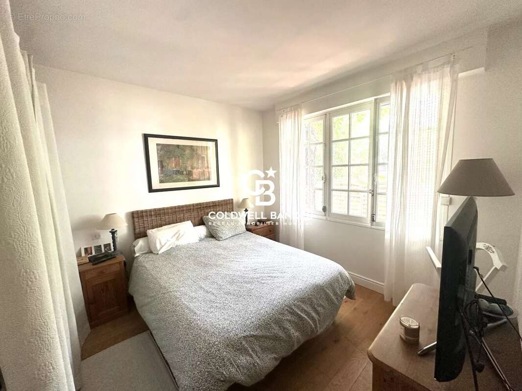Maison bourgeoise  250 M2 quartier Charmettes - photo 22
