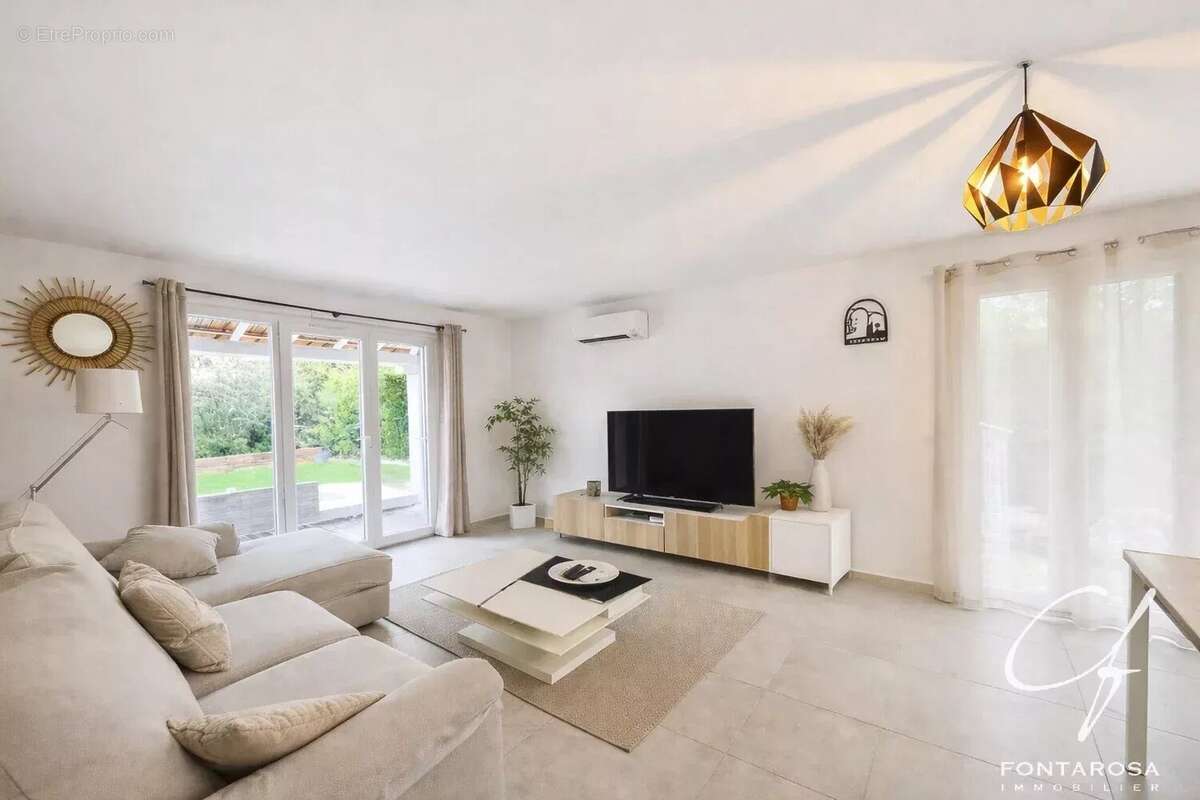 Maison à PUGET-SUR-ARGENS