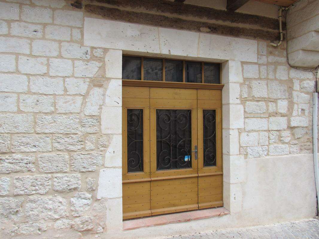 Grande maison medievale  de village entierement renovee dpe en b avec une petite maison qui sert de garage   290000€ - photo 38