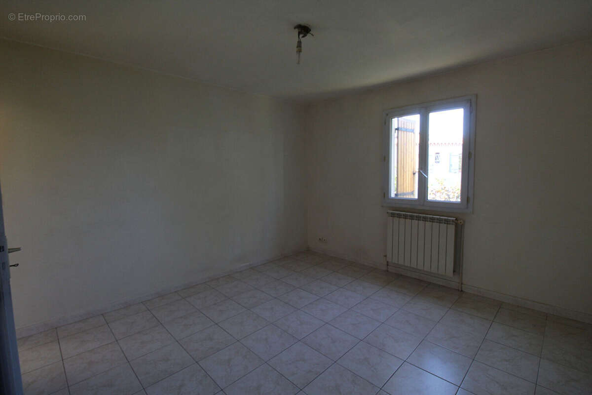 Maison Saint Martin De Crau 6 pièce(s) 120 m2+ terrain au centre ville. - photo 8