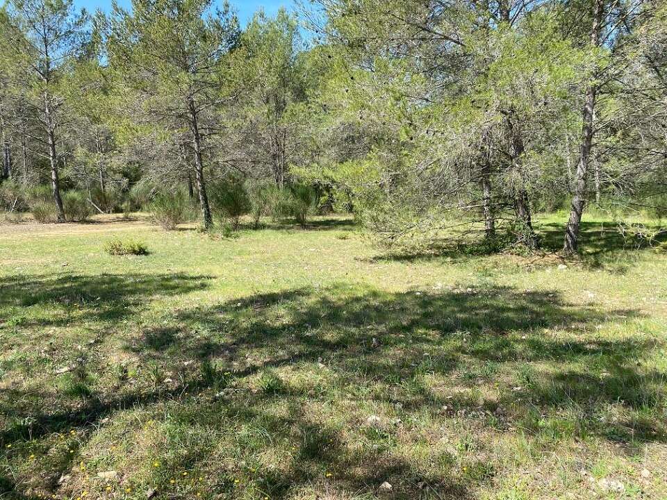 Terrain à MEOUNES-LES-MONTRIEUX