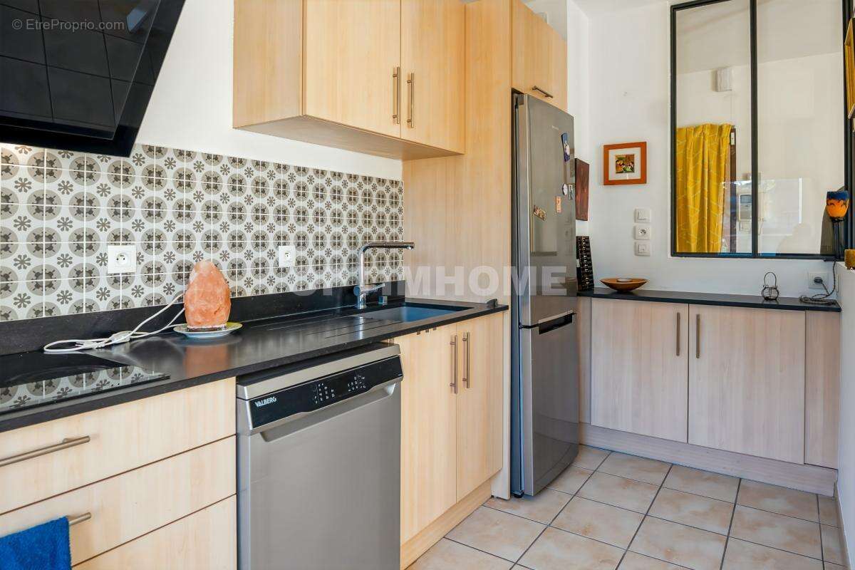 Appartement 3 pièces - LUMINOSITÉ - CALME - stationnement sécurisé en sous sol - photo 9