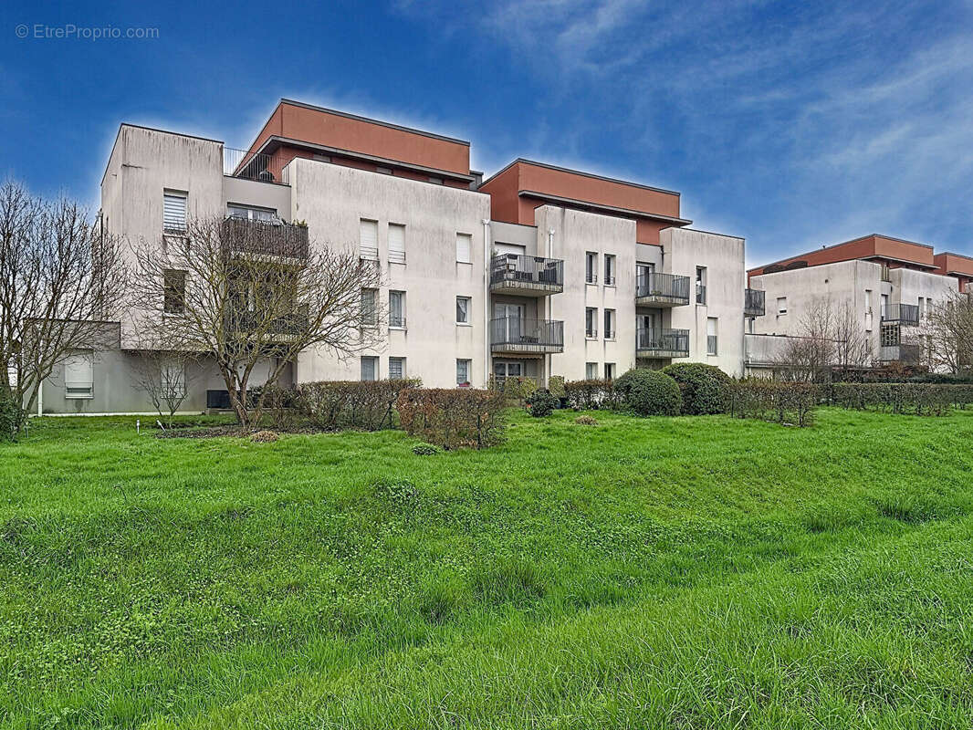 SAINT BARTHELEMY D'ANJOU - Lumineux T3 avec balcon garage - Opportunité pour Investissement locatif ou Résidence principale - photo 6