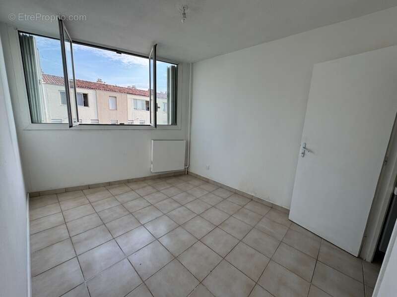 Appartement à CARROS