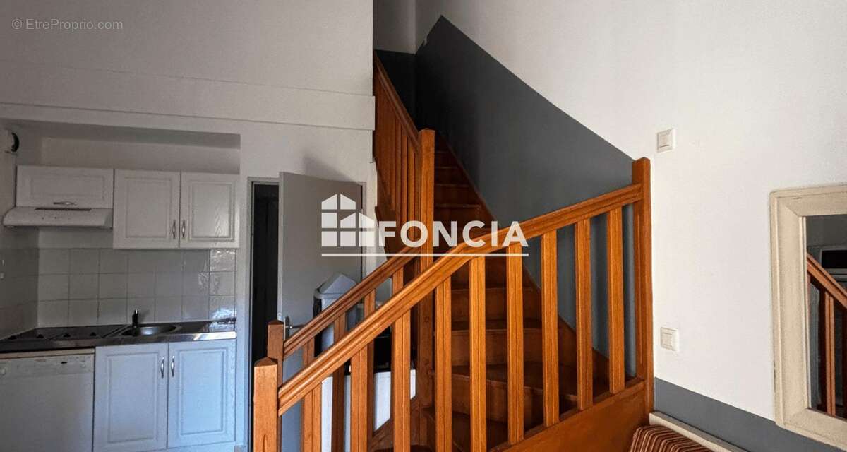 Appartement à MOURIES