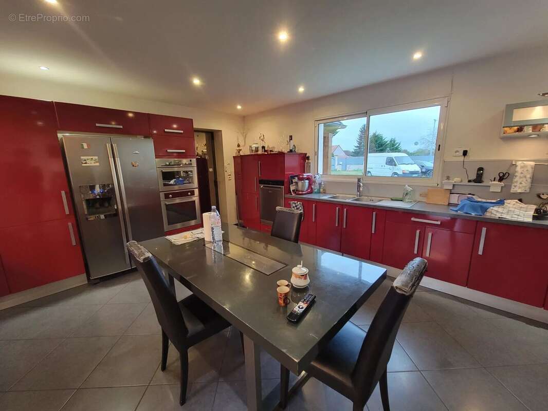 Maison à SAINT-PARIZE-LE-CHATEL