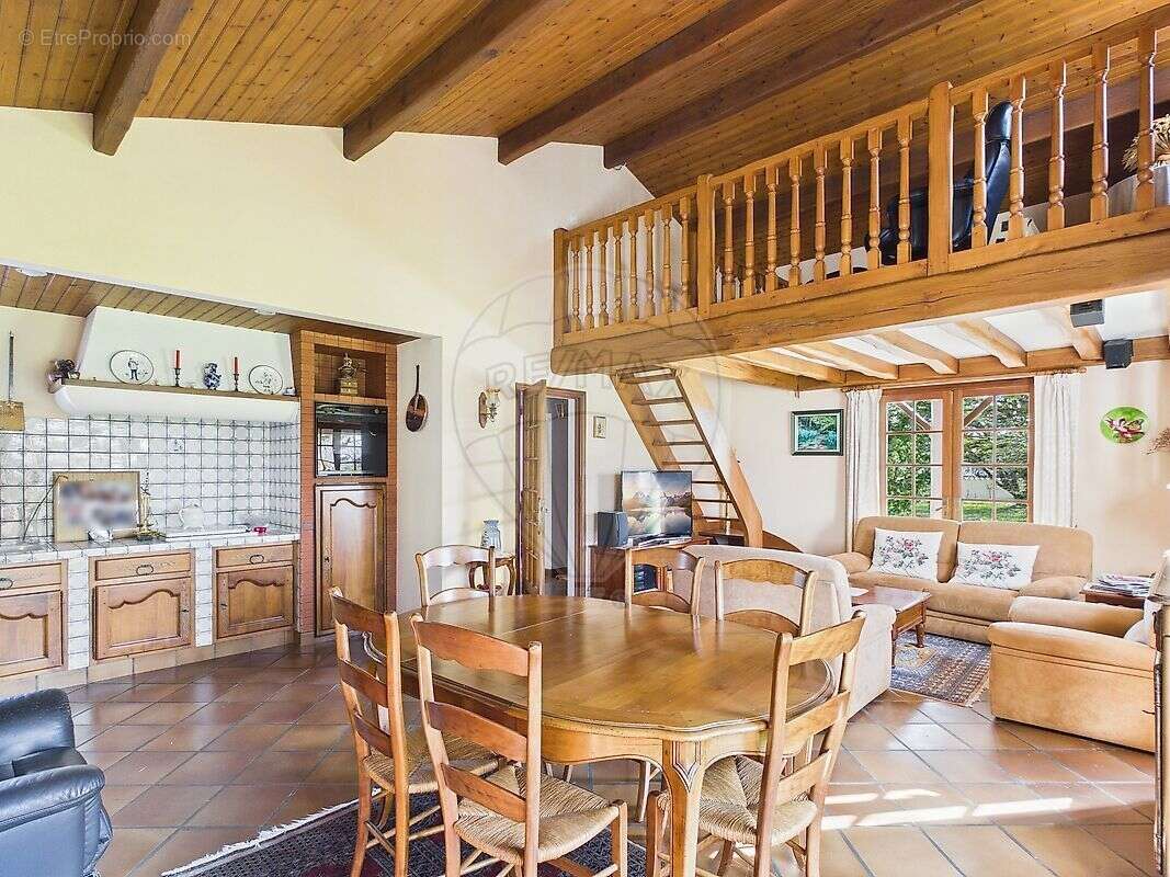 Maison à LES MATHES