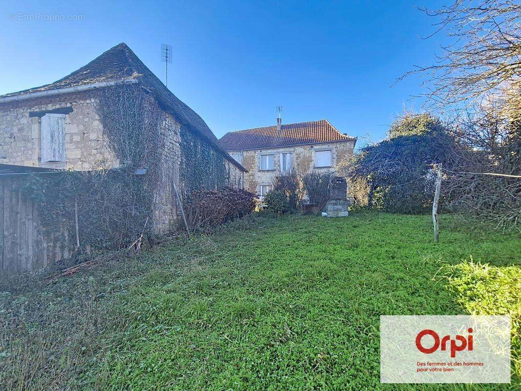 Maison à SAINT-RABIER