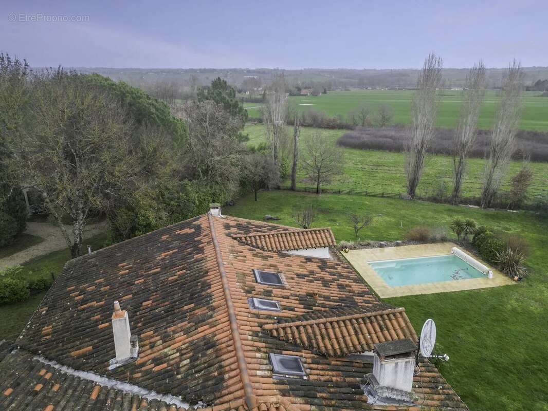 Maison à LAPEYROUSE-FOSSAT