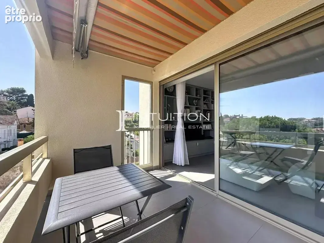 Cannes - Carnot : beau 3 pièces entièrement rénové, lumineux avec terrasse - photo 2