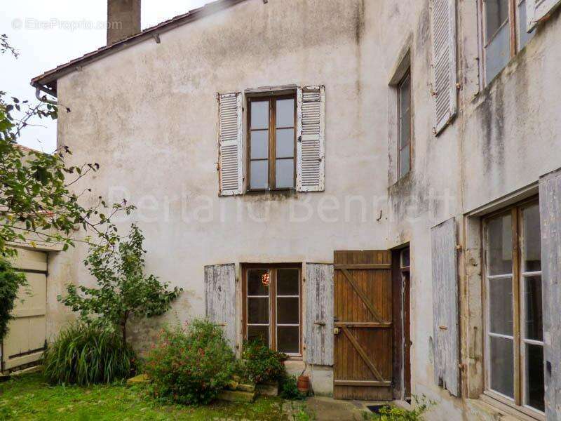 Maison à CHEF-BOUTONNE