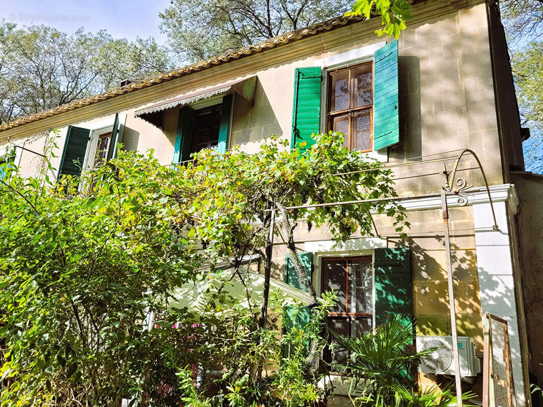 Maison à FONTVIEILLE