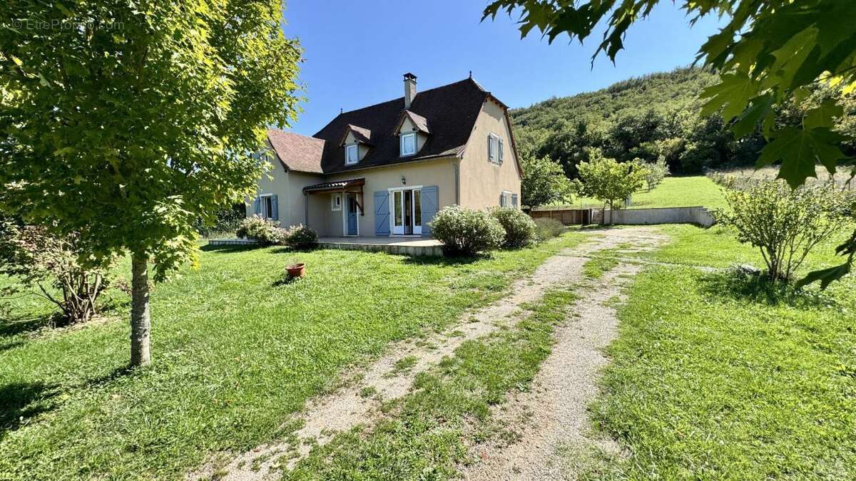 Maison à SALVAGNAC-CAJARC