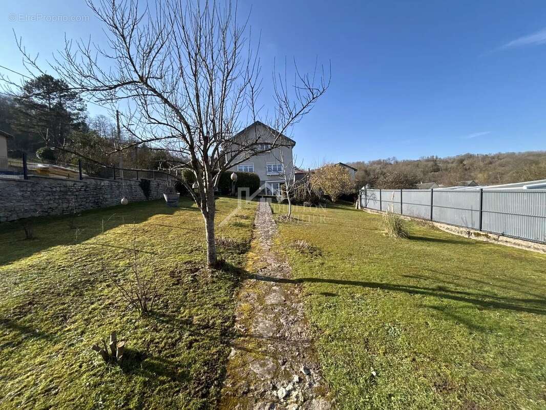 Terrain à JEZAINVILLE