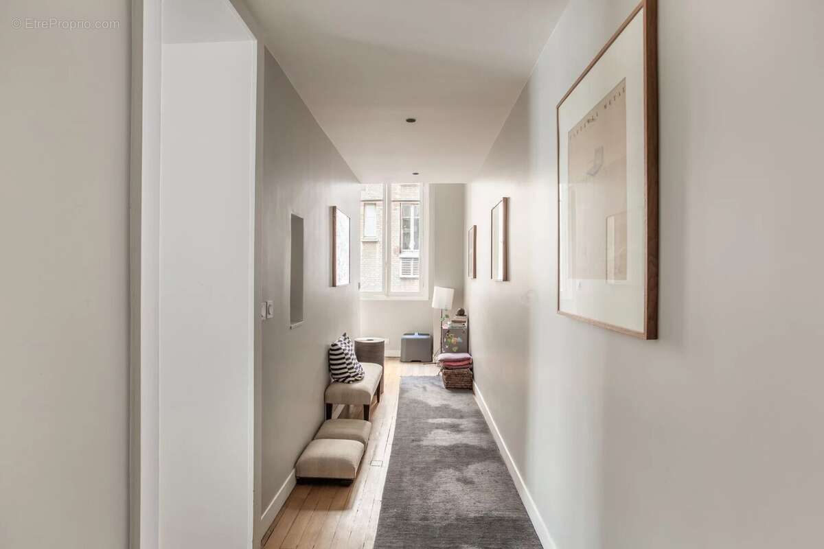 Appartement à PARIS-16E