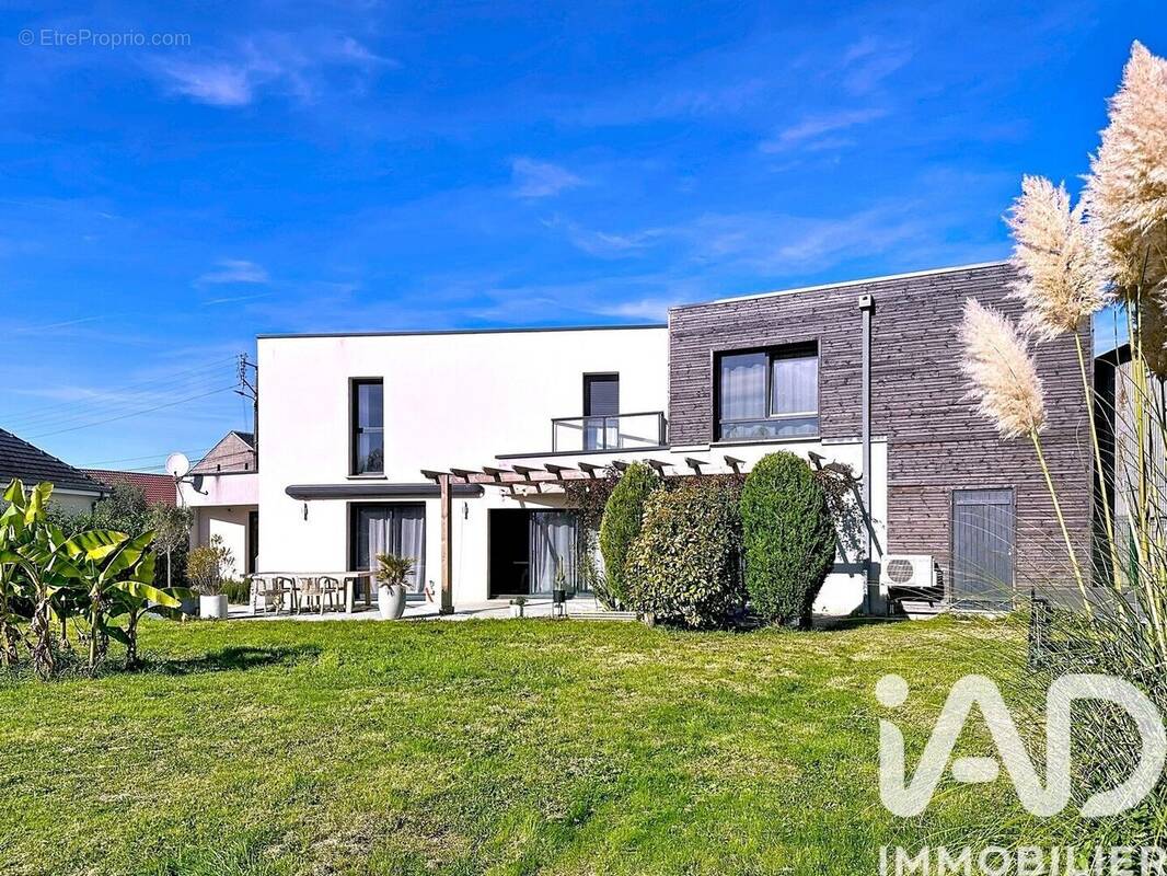 Photo 1 - Maison à CORQUILLEROY