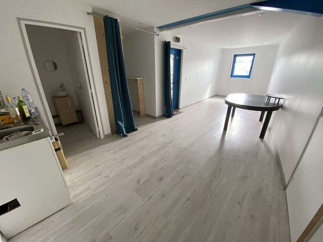 Commerce à VILLENOY