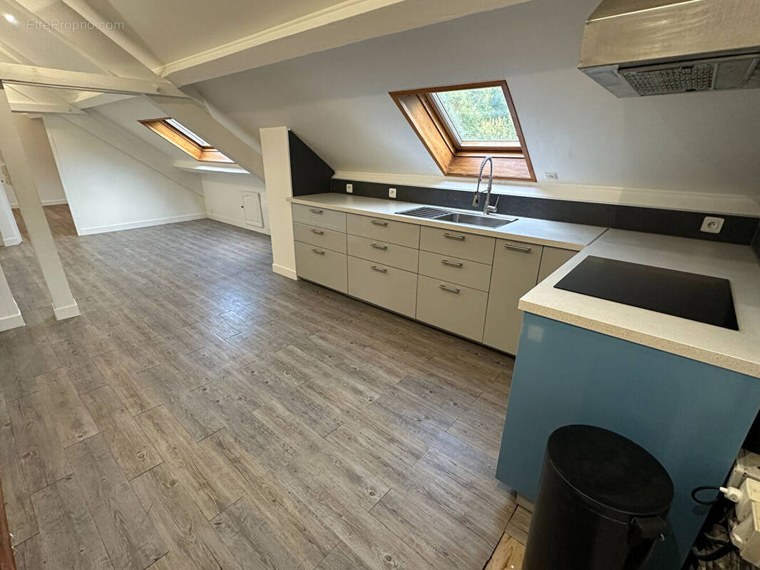 Appartement à SAINT-CYR-LA-RIVIERE