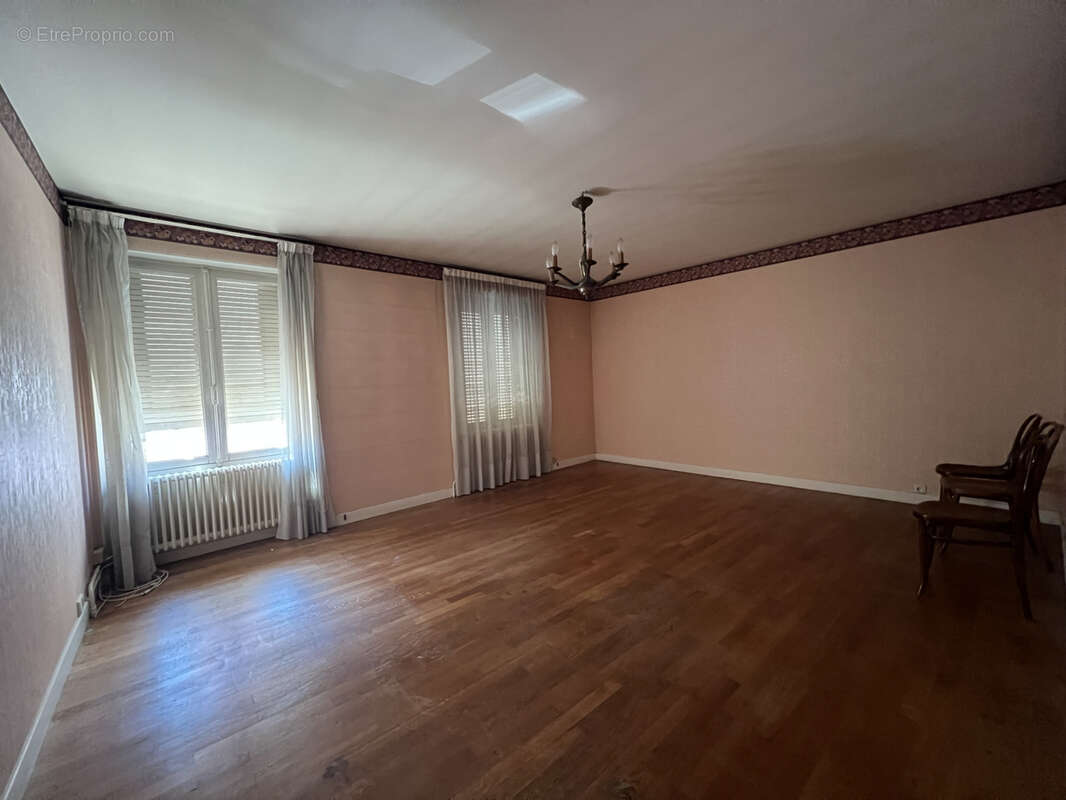 Ensemble Immobilier de deux maisons de ville avec commerce ! - photo 6