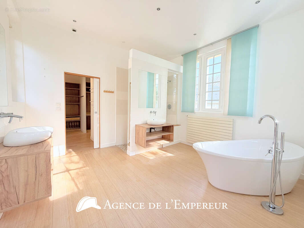 Demeure dans le Parc de la Malmaison, parcelle de 3 000 m2 - photo 11