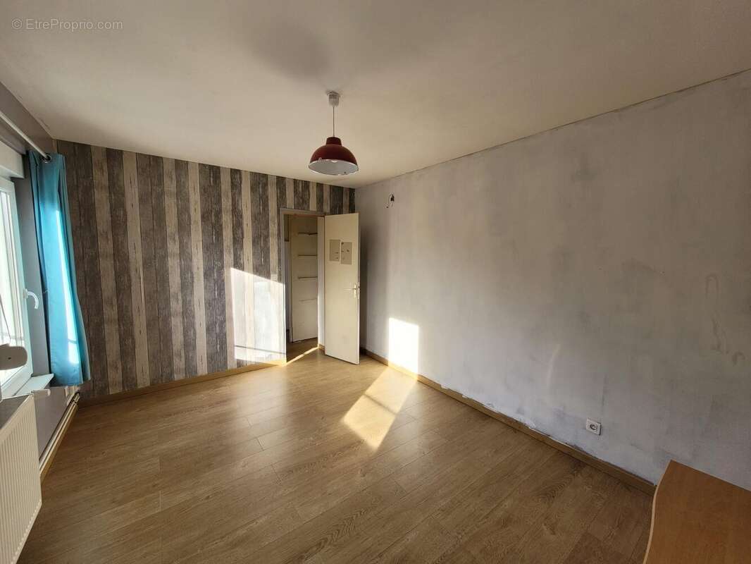 Maison à AVESNES-SUR-HELPE