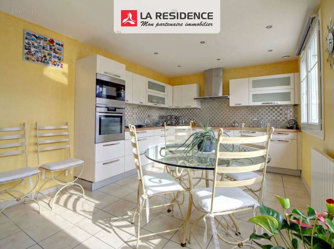 Maison à CHANTELOUP-LES-VIGNES