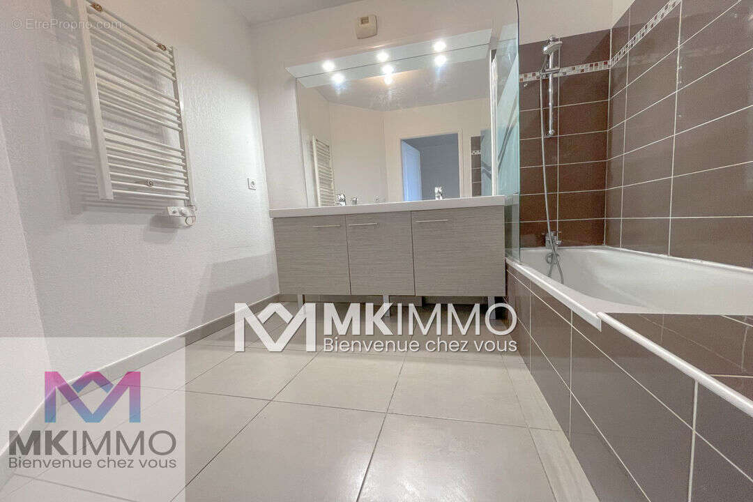 Appartement à SAINT-LAURENT-DU-VAR