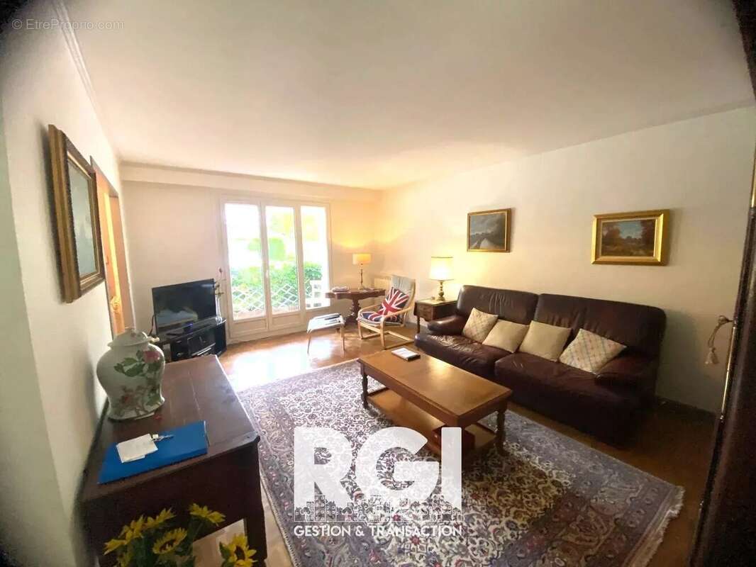 Maison à LE MESNIL-SAINT-DENIS