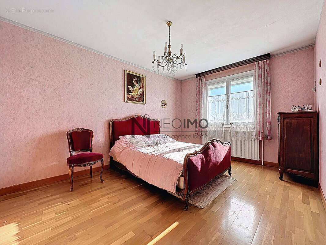 Maison à NEUFCHATEAU