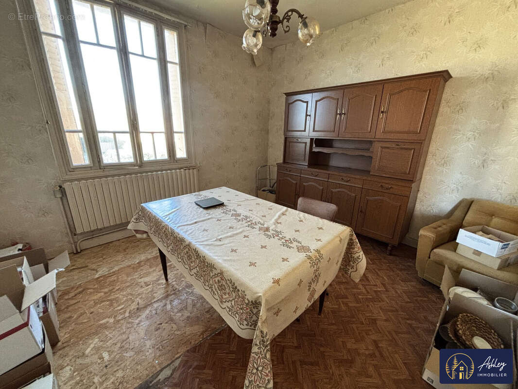 Maison 6 pièces LANOBRE - Maison à LANOBRE