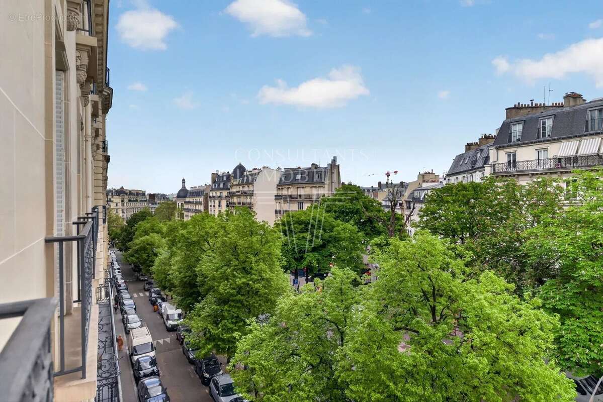 Appartement à PARIS-17E