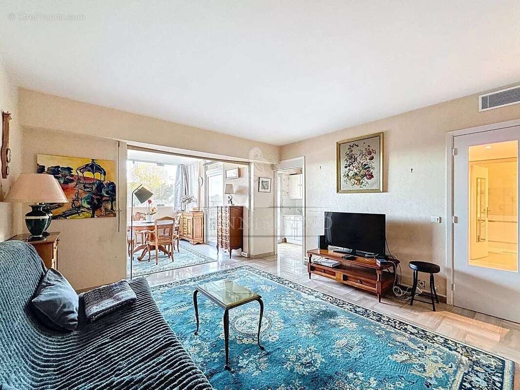 Appartement à MANDELIEU-LA-NAPOULE