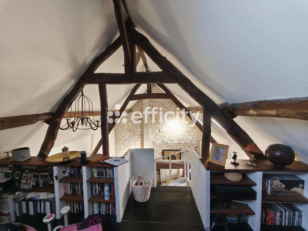 Maison à NEUFVY-SUR-ARONDE