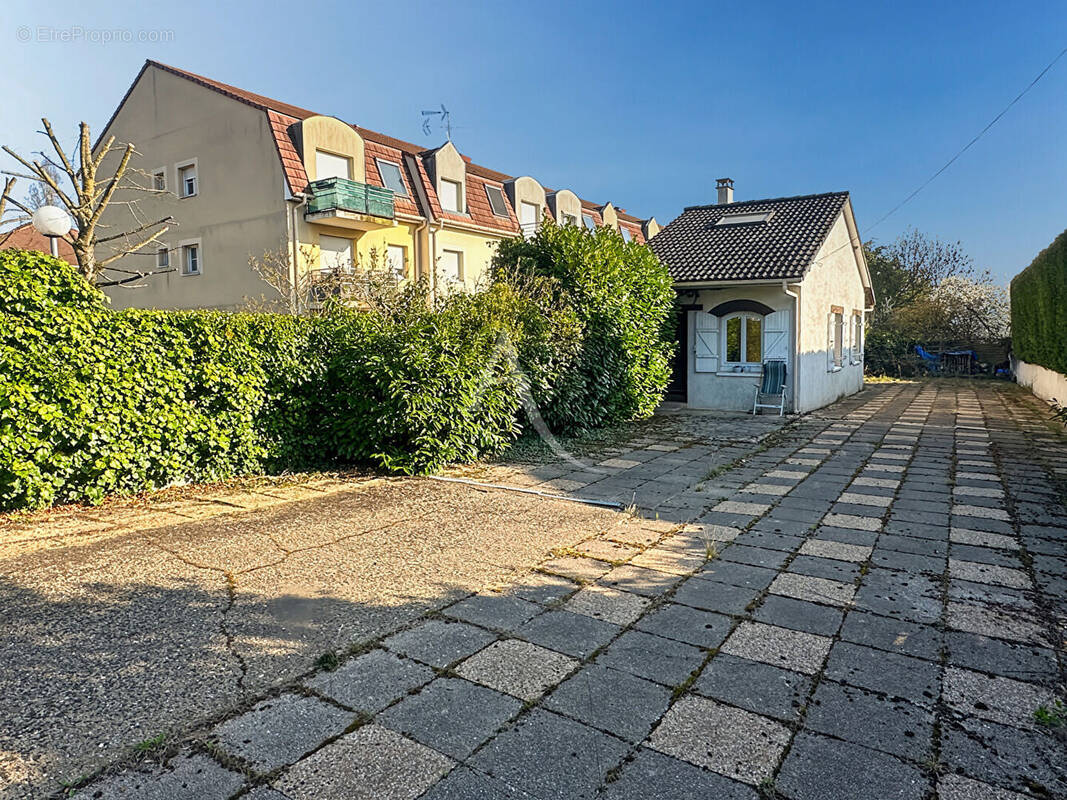 Terrain à LONGJUMEAU