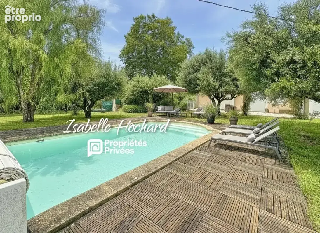 Maison familiale avec piscine, grands volumes et fort potentiel. Terrain 1 982 m² - photo 2