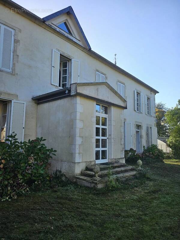 Maison à MOULINS-ENGILBERT