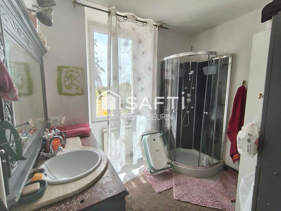 Maison 140 m² à Saint-Palais-De-Negrignac  - photo 6