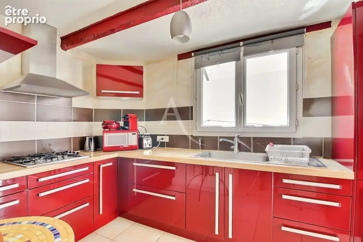 Beau T4 rénové en maison de ville au calme, véranda et balcon ! - photo 4