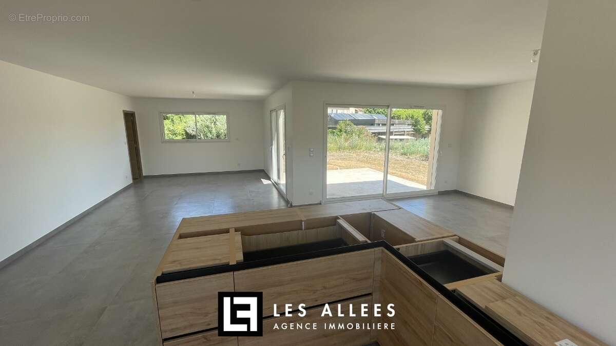 Maison à LES GRANGES-GONTARDES