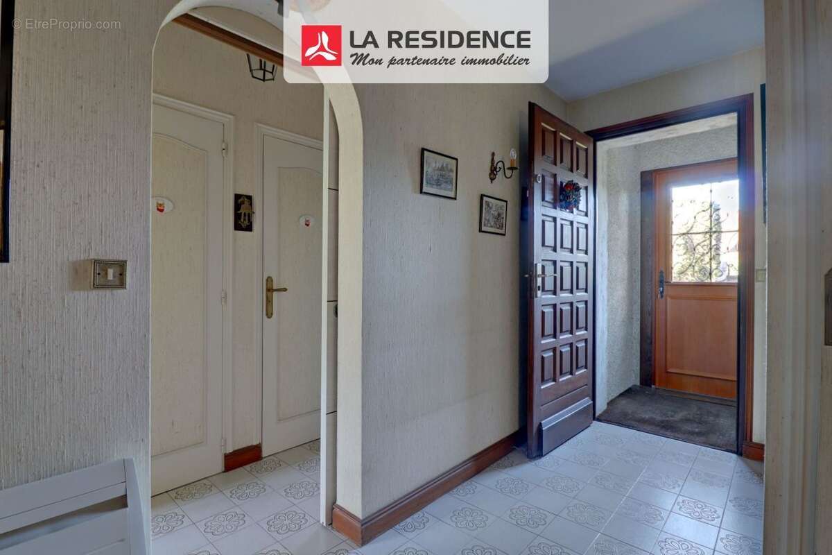 Maison 148 m² à Bazemont  - photo 2
