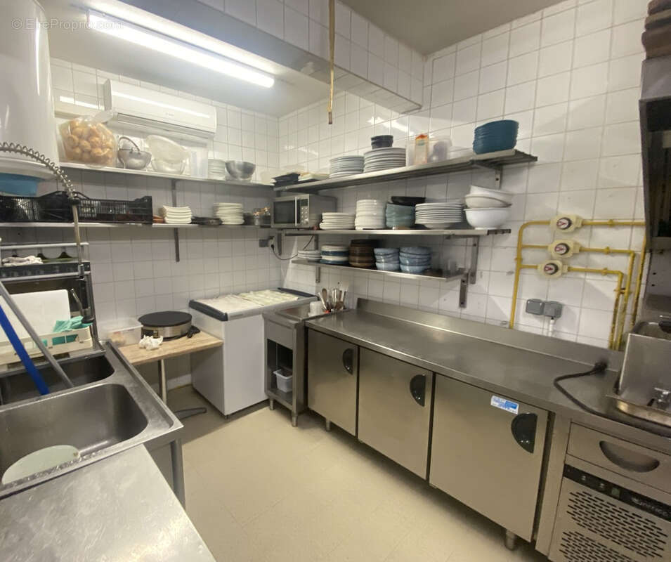 Commerce à SAINT-CYR-SUR-MER