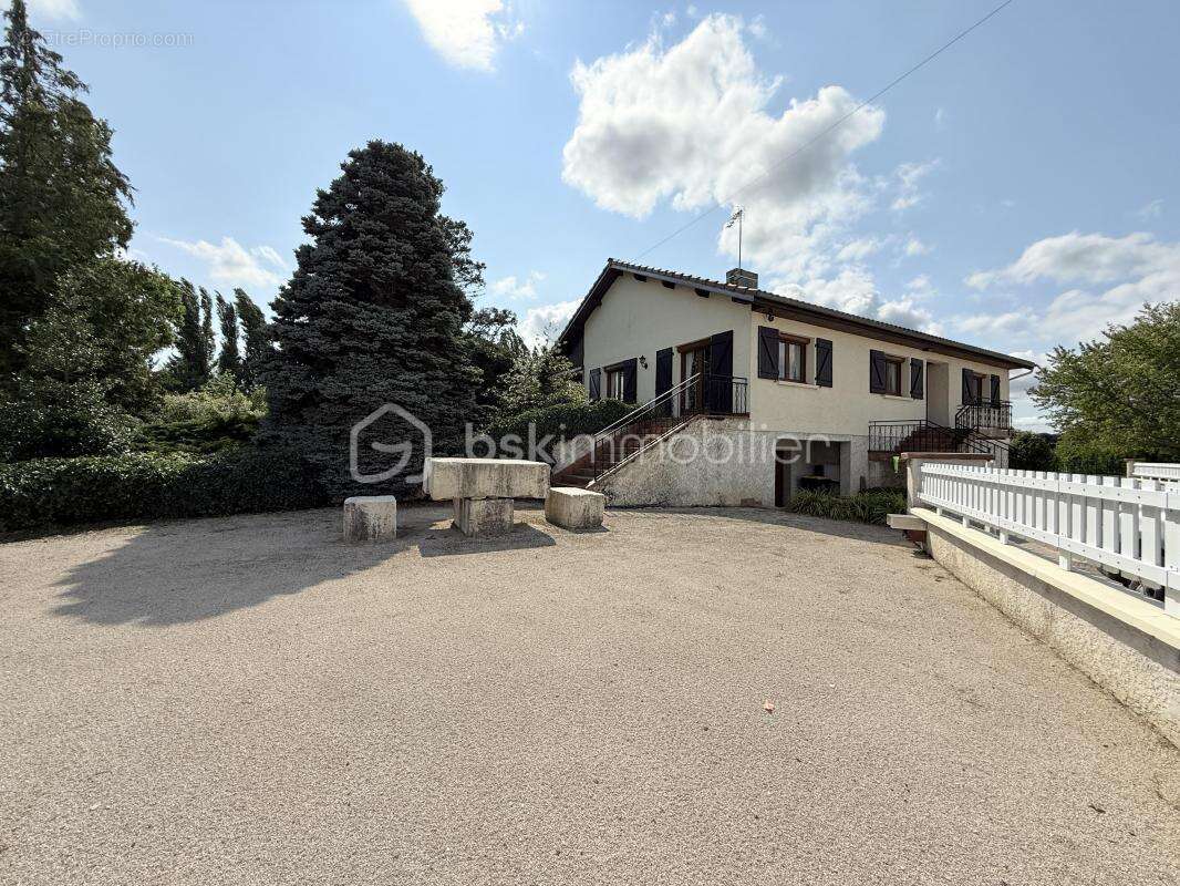 Maison à LAMARCHE-SUR-SAONE