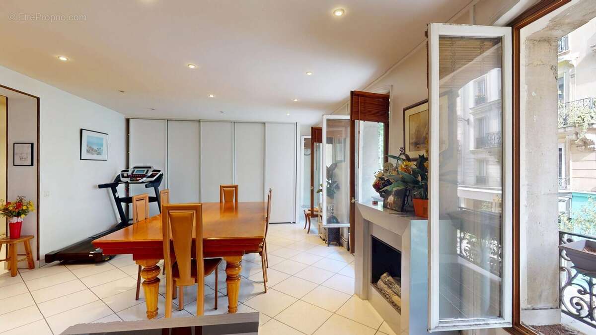 Appartement 75 m² à Paris-10e  - photo 5
