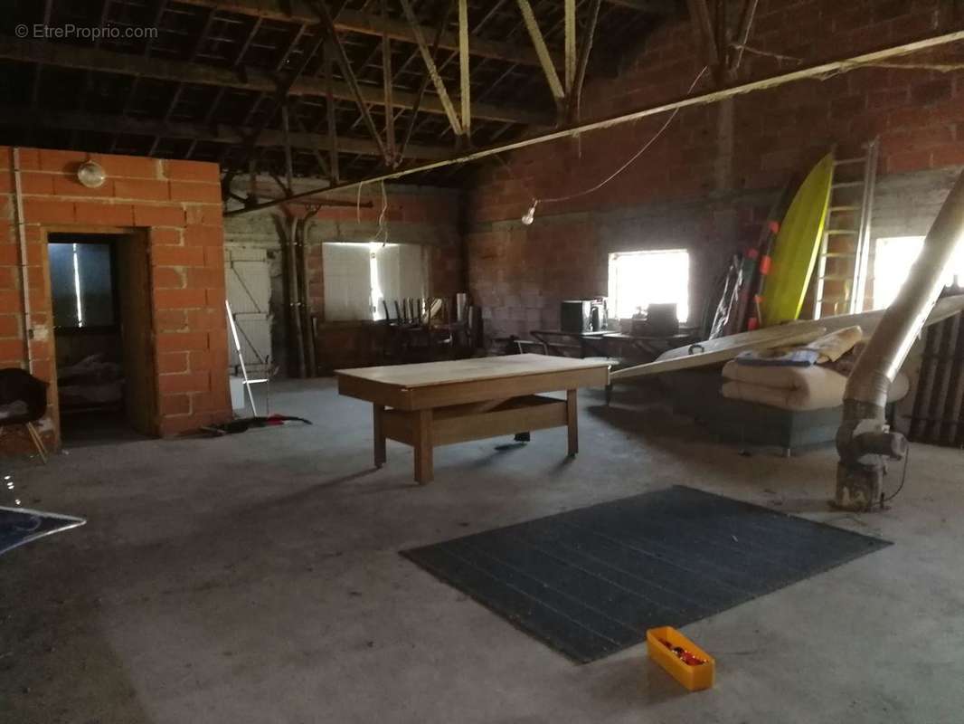 Commerce à LAPEYROUSE-FOSSAT