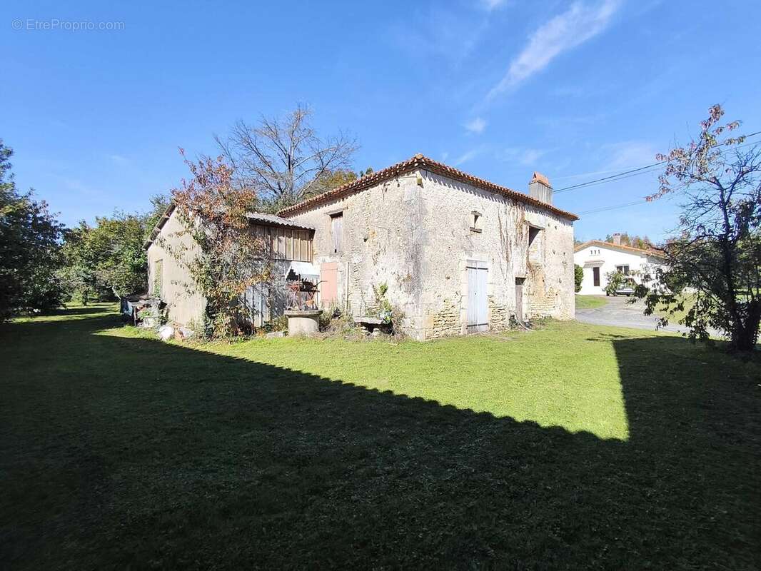 Maison 97 m² à Chasseneuil-Sur-Bonnieure  - photo 5