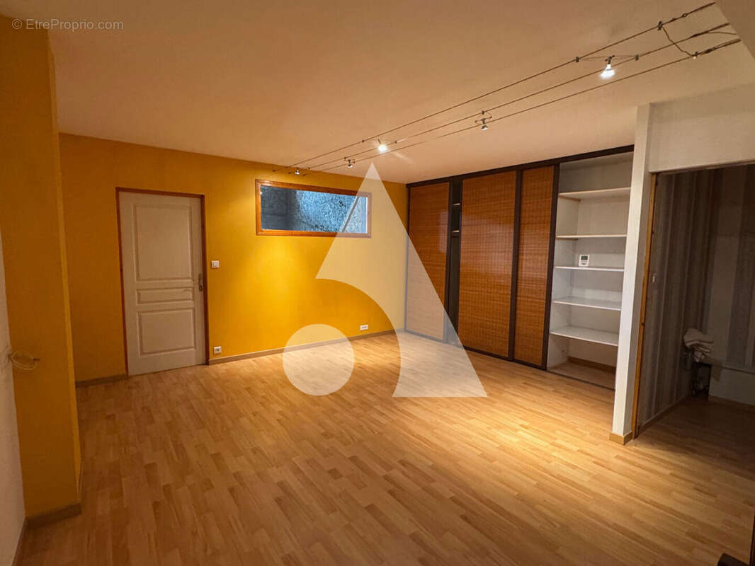 Maison à ATTIGNEVILLE