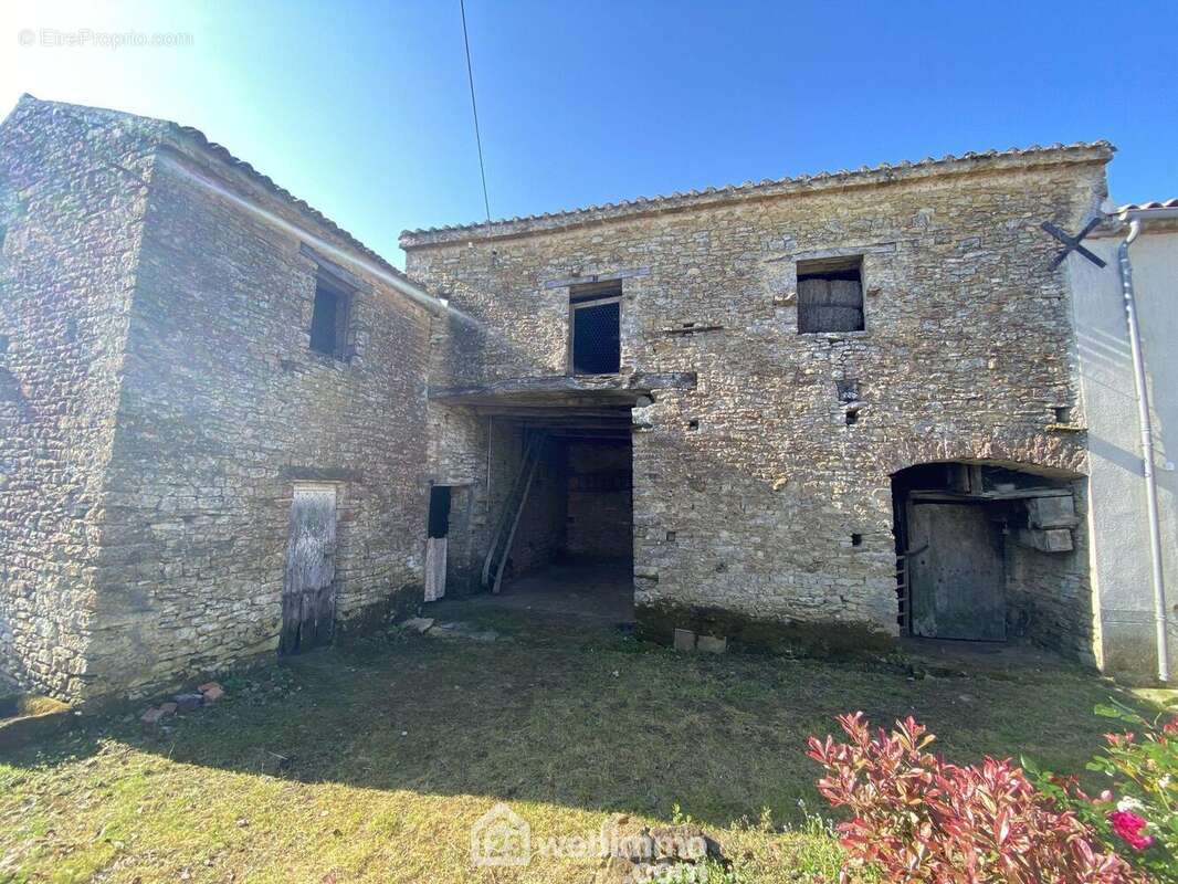 grange a rénovée - Maison à SIGOURNAIS